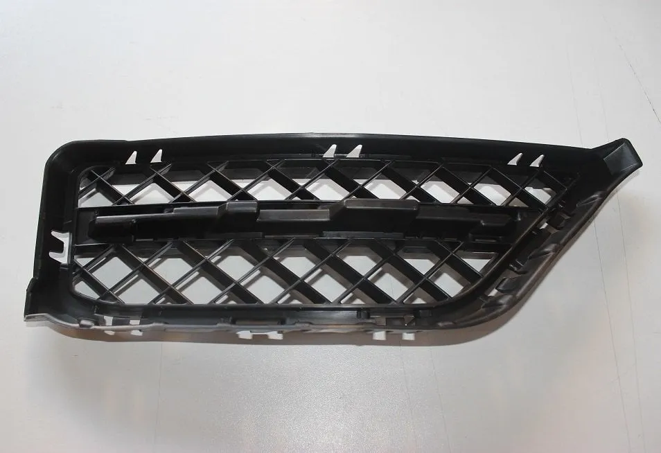 BMW X1 SERİ E84 TAMPON IZGARASI SAĞ 51117303758