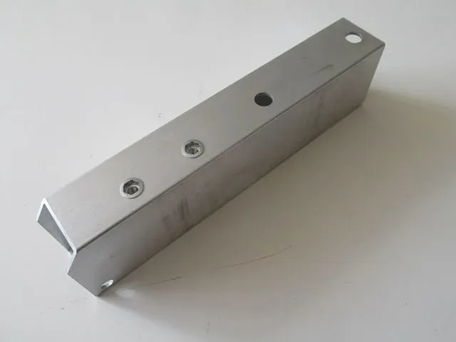 BMW 5 SERİ F10 TAMPON BAĞLANTI BRAKETİ ÖN SOL 51117158873