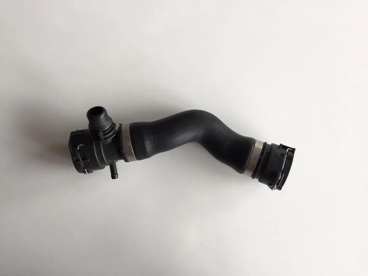 BMW RADYATÖR HORTUMU E90 N52-53 ÜST