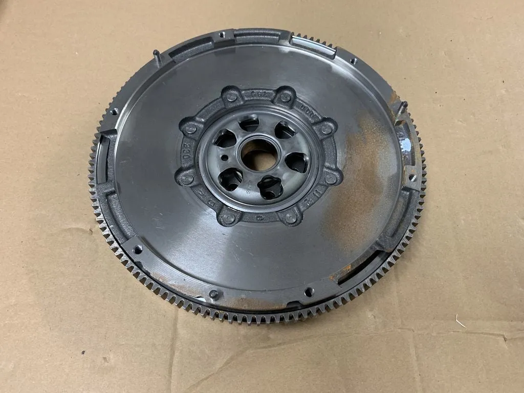 VOLANT VOLKSWAGEN TIGUAN 1,4 04E105266D