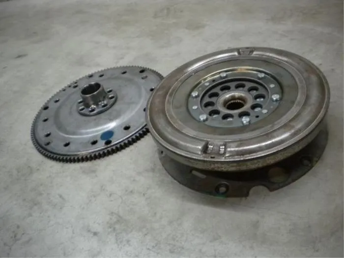 VOLANT A4 A5 Q5 0B5105317M