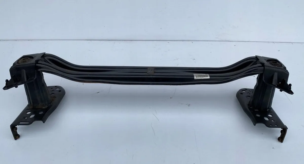 VOLKSWAGEN TUAREG 2013-2018 TAMPON DEMİRİ ÖN 7P0807109D