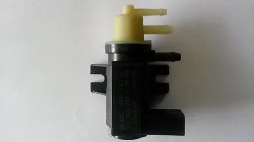 VW EGR VALFİ T5 BEYAZ SOKET 3 Ü AYNI YÖNE BAKAN